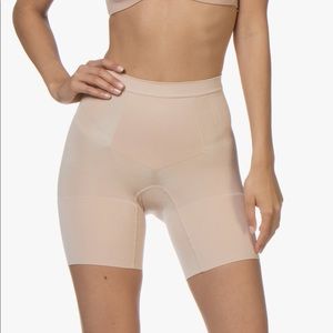 SPANX OnCore Mid Thigh Short Shapewear L Shorts